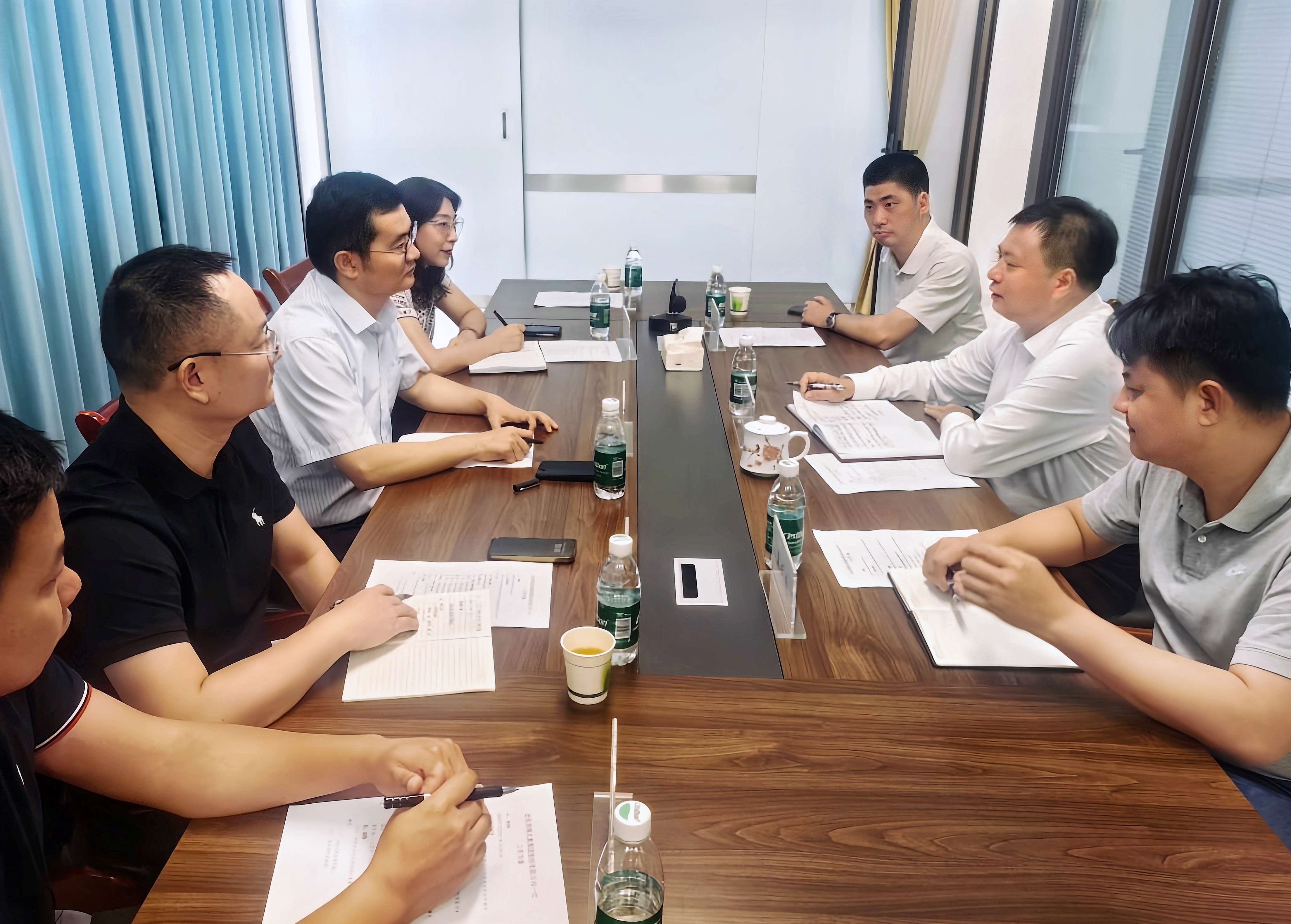 7月20日，朱延東與三亞市副市長(cháng)張長(cháng)豐舉行會(huì )談.jpg